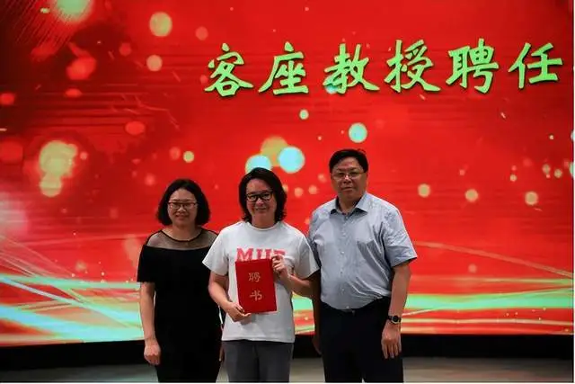 著名音乐家谢军受聘为汉口学院客座教授，助力学科建设